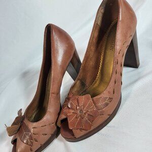 Seychelles Leather Vintage Style Peep Toe Flower Block Heel Women's Size 9